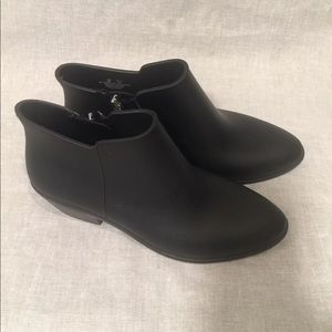 Sam Edelman Black Ankle Rainboots size 8 VGC